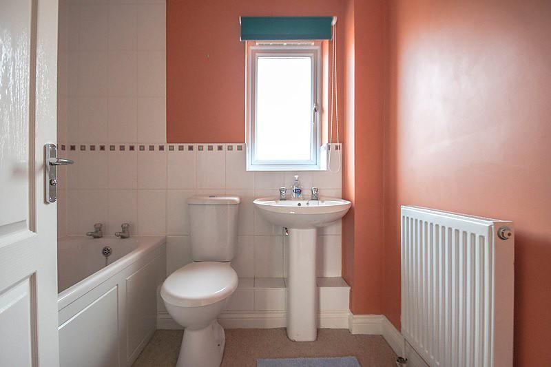 Bathroom (Main)