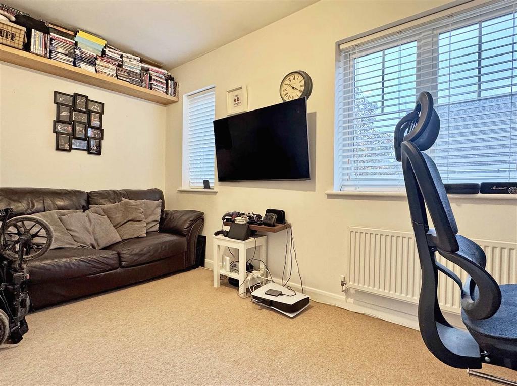 Bedroom 3b.jpg