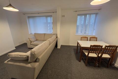 2 bedroom flat to rent, Minster Court, Liverpool L7