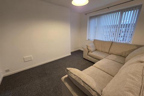 2 bedroom flat to rent, Minster Court, Liverpool L7