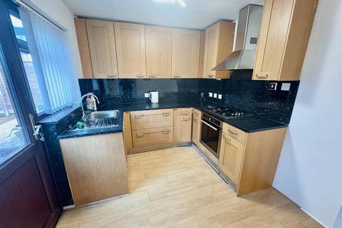 3 bedroom semi-detached house to rent, Sherwood Avenue, Peterborough