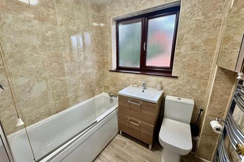 3 bedroom semi-detached house to rent, Sherwood Avenue, Peterborough