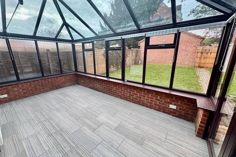 3 bedroom semi-detached house to rent, Sherwood Avenue, Peterborough