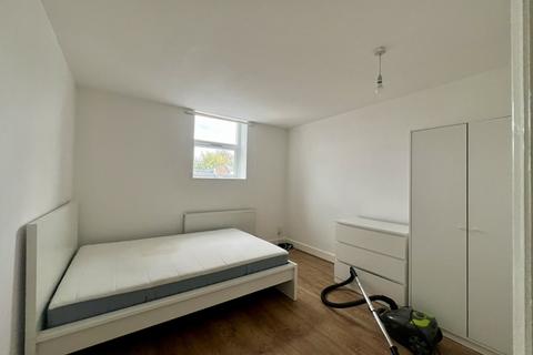 undefined, Amersham Rd, SE14