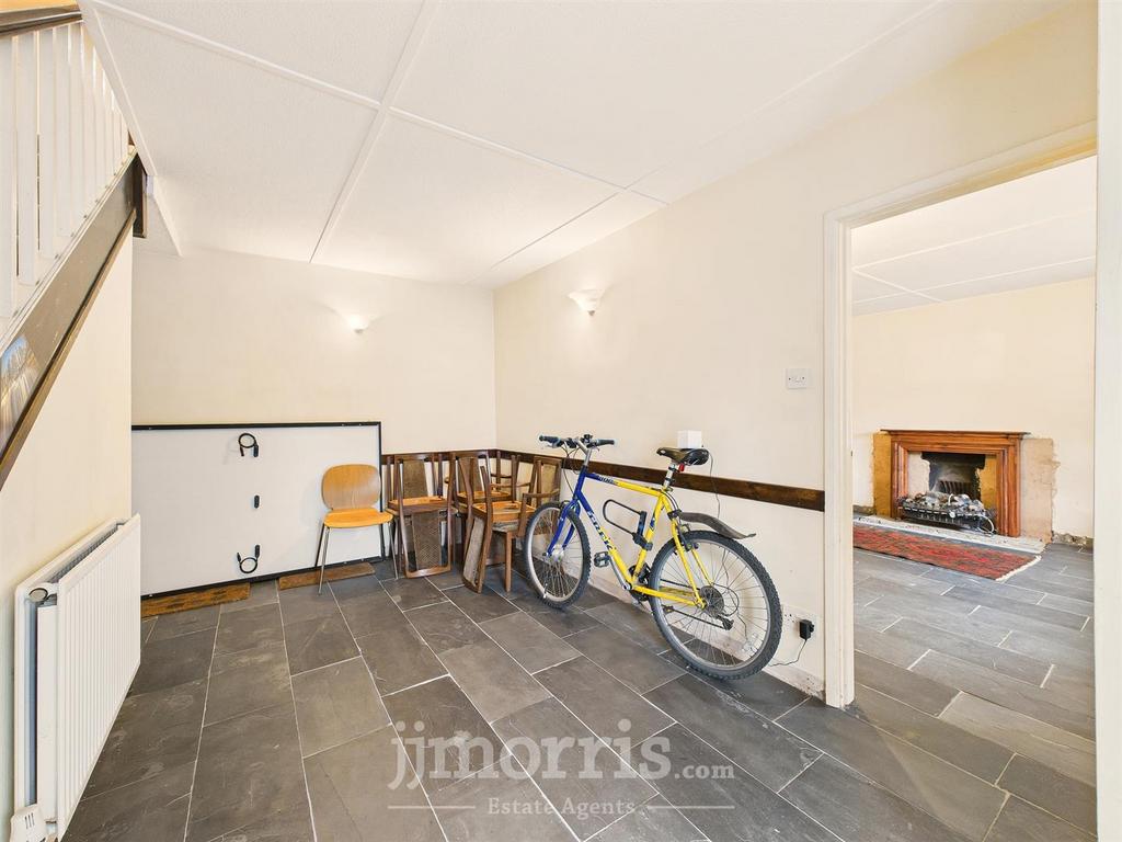 CAM05297 G0-PR0105-STILL019.jpg