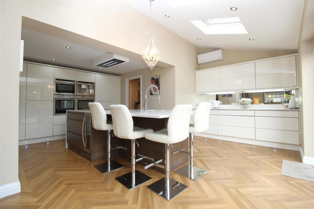 Open Plan Breakfasting Kitchen/Dining/Sitting Room