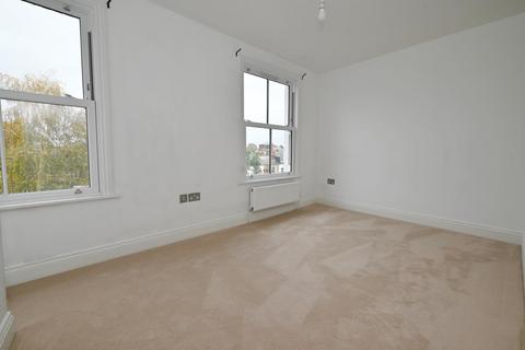 undefined, Broad Street, Teddington TW11
