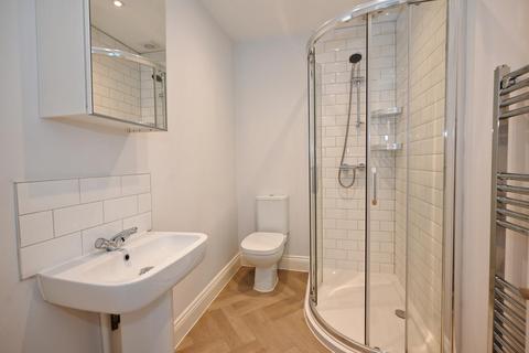 undefined, Broad Street, Teddington TW11