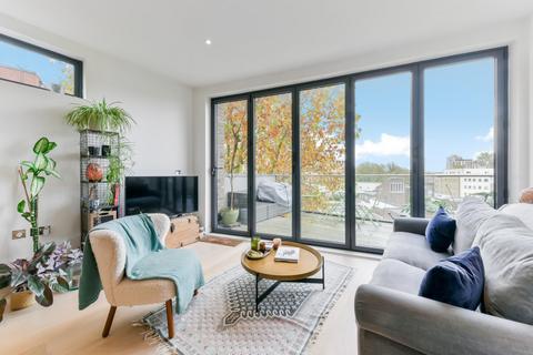 2 bedroom apartment for sale, York Road, SW11 3QA