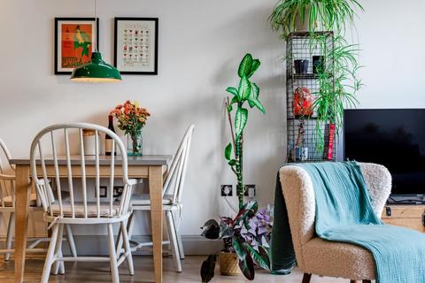 2 bedroom apartment for sale, York Road, SW11 3QA