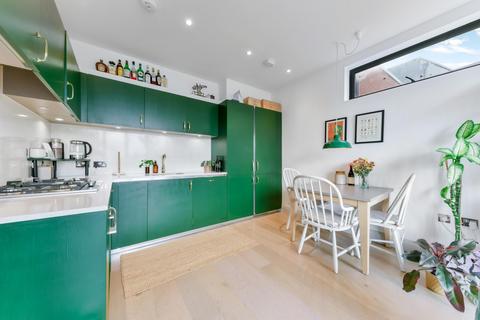 2 bedroom apartment for sale, York Road, SW11 3QA