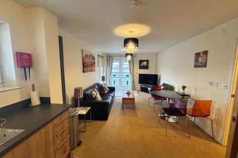 2 bedroom apartment to rent, Overstone Court, Cardiff Bay,