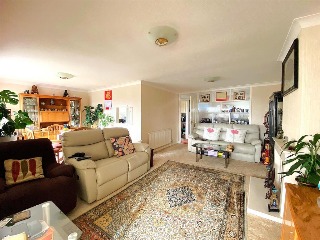 59 Links Drive - Lounge1.jpg