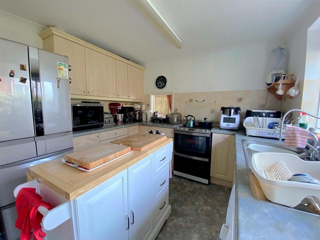 59 Links Drive - Kitchen1.jpg