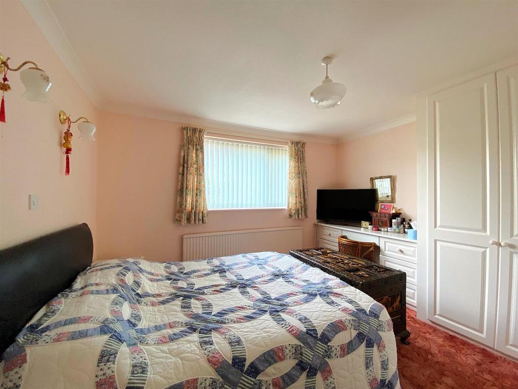 59 Links Drive - Bed1.jpg