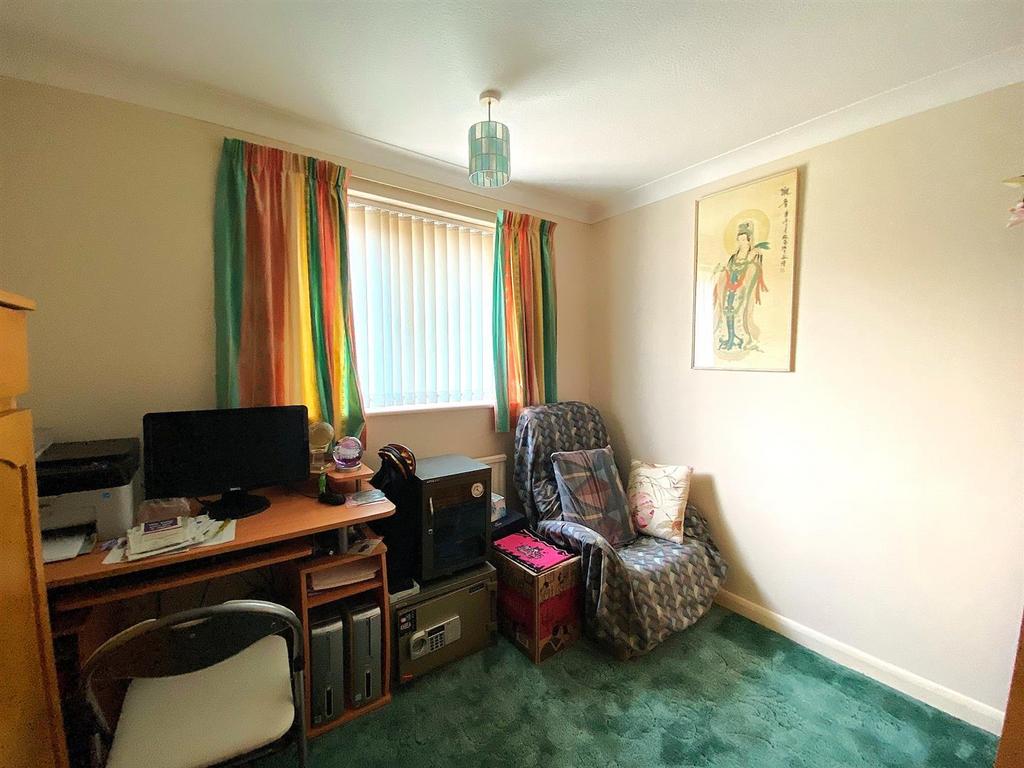 59 Links Drive - Bed3.jpg