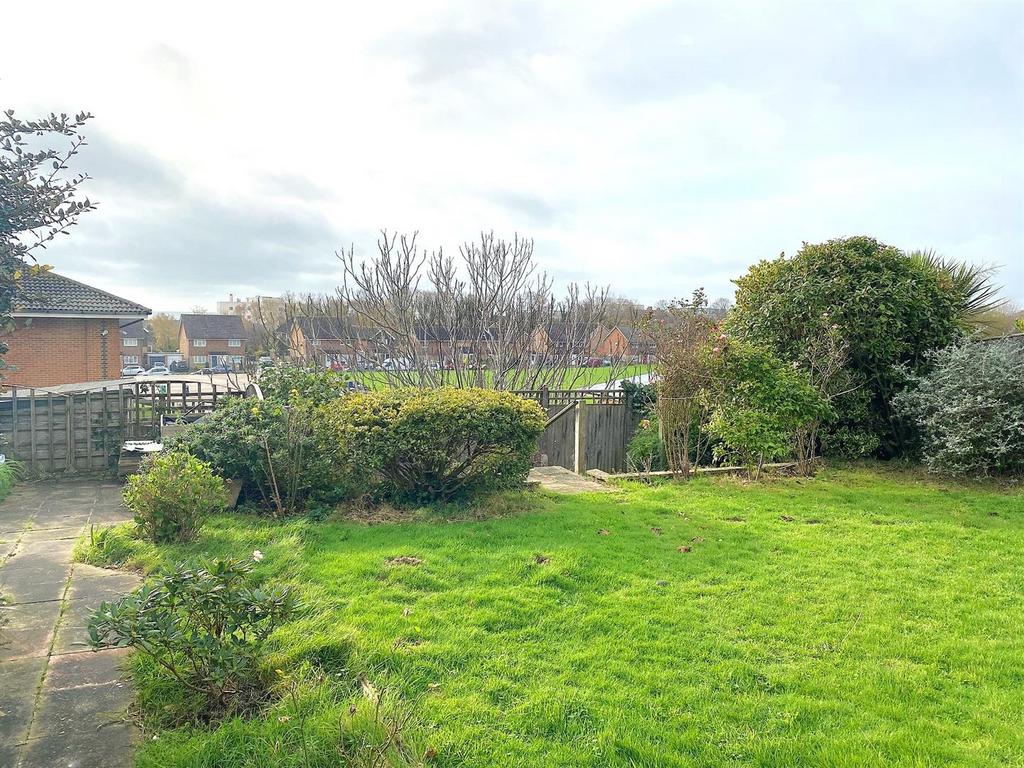 59 Links Drive - Garden1.jpg