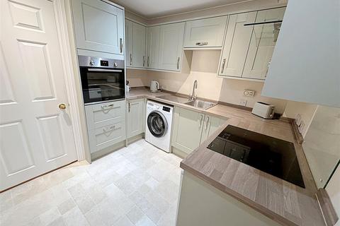 2 bedroom bungalow for sale, Kings Mews, Cleethorpes, N.E. Lincs, DN35 0PG