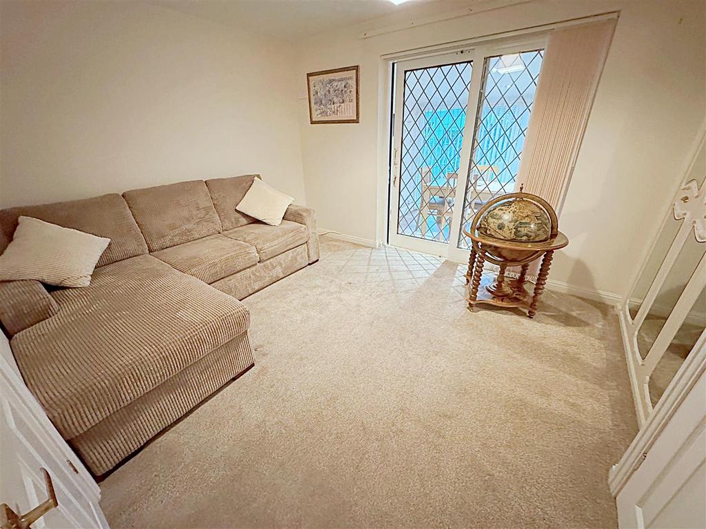 Sitting room/bedroom 2