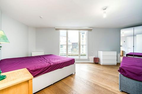 2 bedroom flat for sale, Water Gardens Square, London SE16