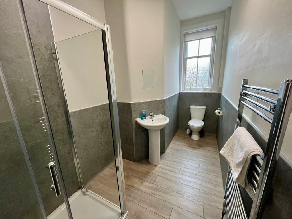 Shower room 2