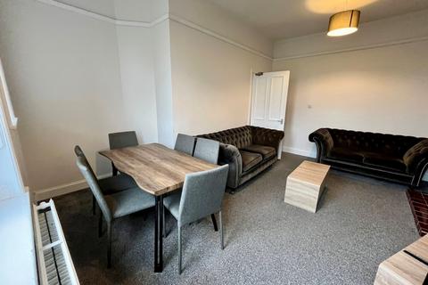 5 bedroom flat to rent, (1f2) Hutchison Terrace, Edinburgh EH14