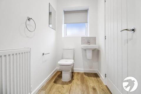 3 bedroom detached house to rent, Pelsey Close, Alkerden, Ebbsfleet Valley, Swanscombe, DA10
