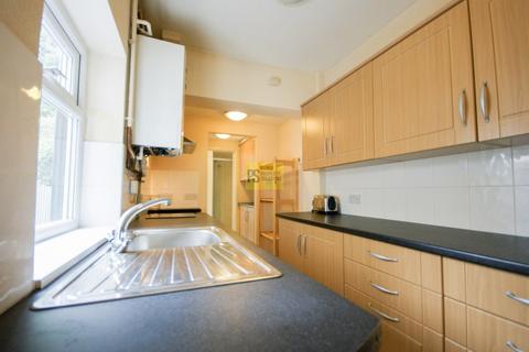 5 bedroom terraced house to rent, Tiverton Road, Birmingham B29