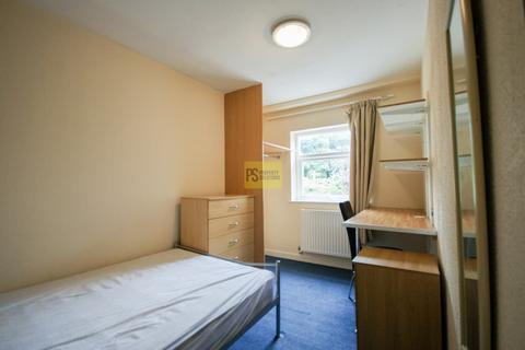 5 bedroom terraced house to rent, Tiverton Road, Birmingham B29