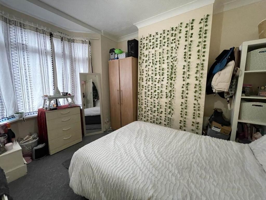 Bedroom2