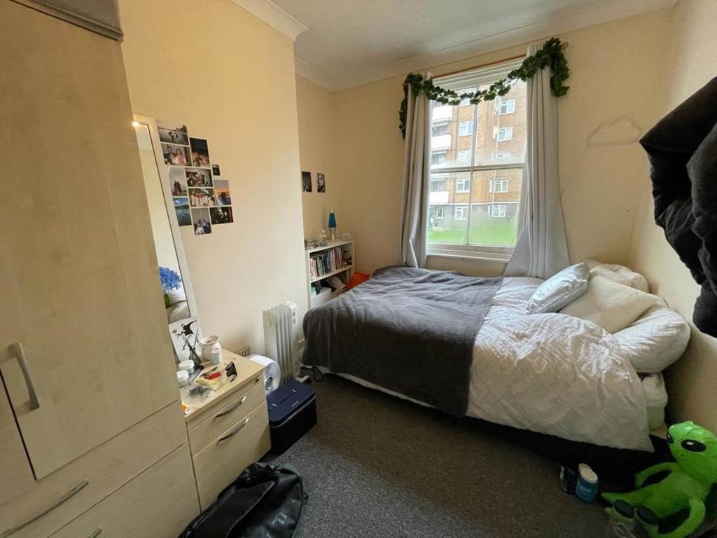 Bedroom4