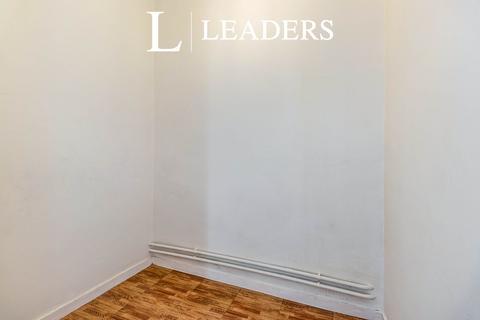 1 bedroom flat to rent, Green Walk, TW12