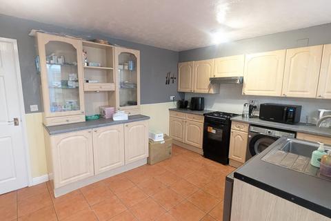 3 bedroom detached house to rent, Kestrel View, Weymouth