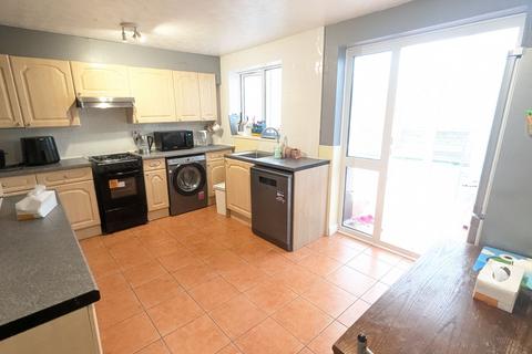 3 bedroom detached house to rent, Kestrel View, Weymouth