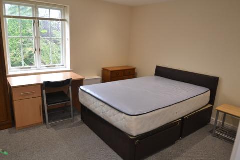 6 bedroom terraced house to rent, Chervil Close, Manchester M14