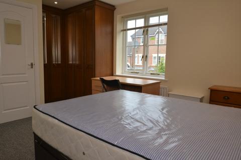 6 bedroom terraced house to rent, Chervil Close, Manchester M14