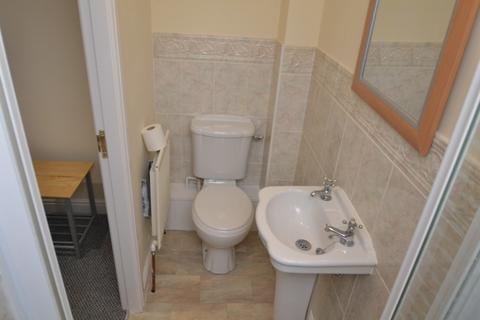 6 bedroom terraced house to rent, Chervil Close, Manchester M14