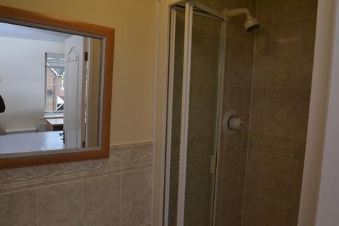 6 bedroom terraced house to rent, Chervil Close, Manchester M14