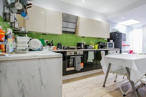 6 bedroom terraced house to rent, Tiverton Road, Birmingham B29