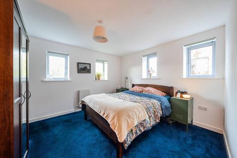 2 bedroom flat for sale, Holloway Road, Holloway, London, N7