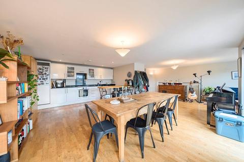 2 bedroom flat for sale, Holloway Road, Holloway, London, N7