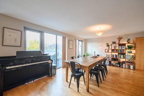 2 bedroom flat for sale, Holloway Road, Holloway, London, N7
