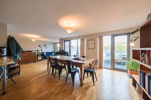 2 bedroom flat for sale, Holloway Road, Holloway, London, N7