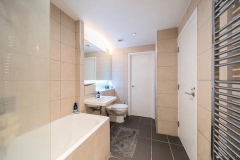 2 bedroom flat for sale, Holloway Road, Holloway, London, N7