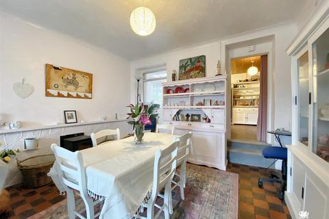 undefined, Llandeilo