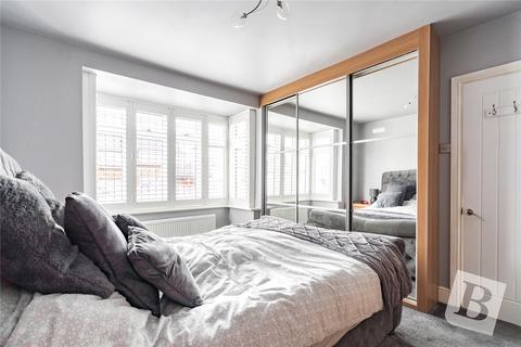 2 bedroom bungalow for sale, Parkside Avenue, Romford, RM1