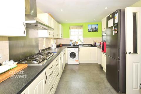 1 bedroom in a house share to rent, Brookfield Drive Smallfield RH6
