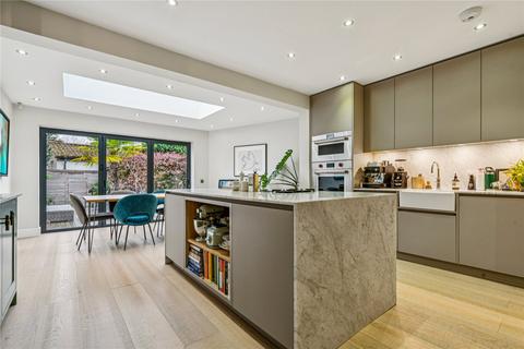 3 bedroom semi-detached house to rent, Petersham Road, Richmond, TW10
