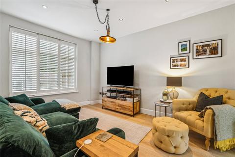 3 bedroom semi-detached house to rent, Petersham Road, Richmond, TW10