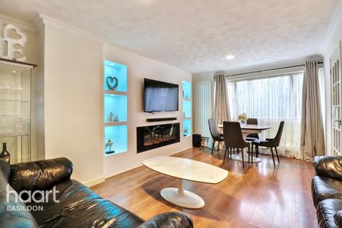 3 bedroom terraced house for sale, Belstedes, Lee Chapel North